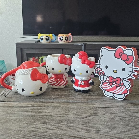 Hello Kitty Holiday Set - Picture 1 of 1